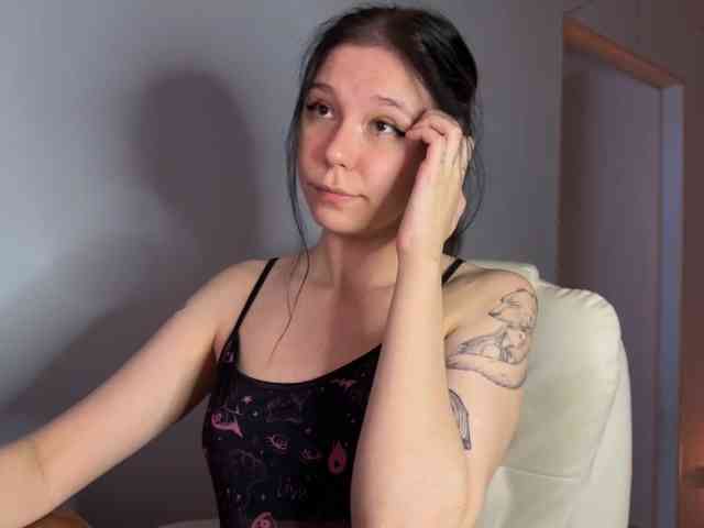 PinkDolly18 webcam