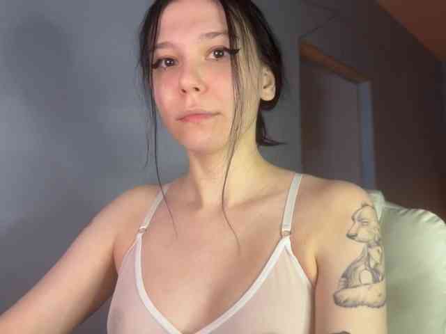 PinkDolly18 webcam