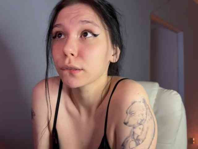 PinkDolly18 webcam