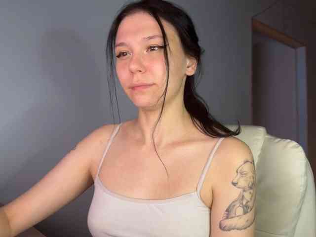 PinkDolly18 webcam
