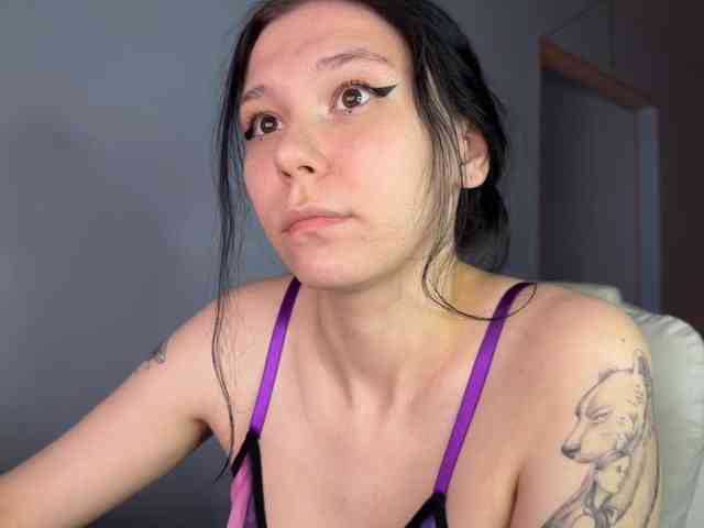PinkDolly18 webcam