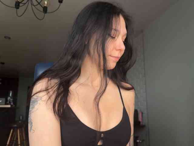 PinkDolly18 webcam