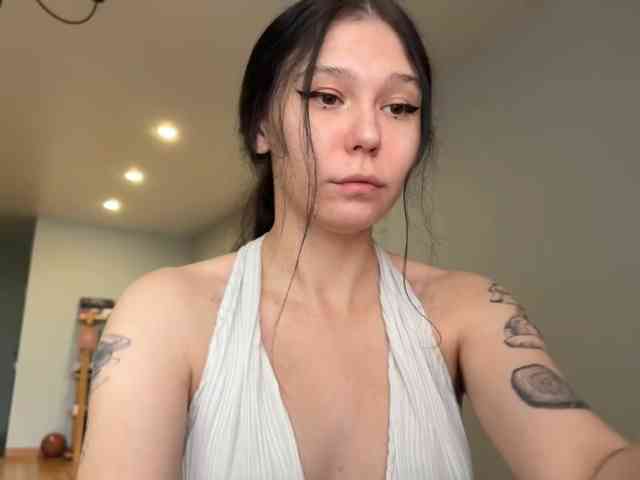 PinkDolly18 webcam