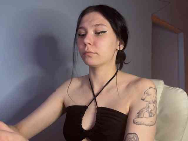 PinkDolly18 webcam