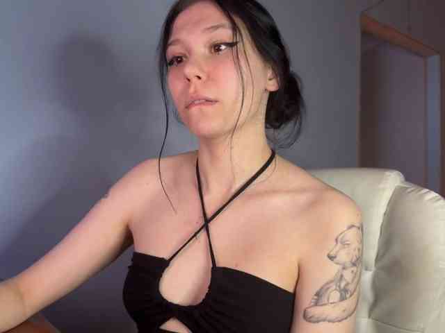 PinkDolly18 webcam