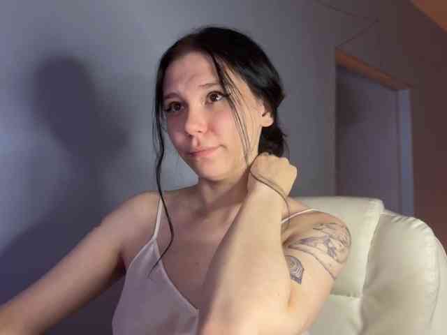 PinkDolly18 webcam