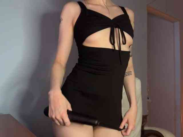 PinkDolly18 webcam