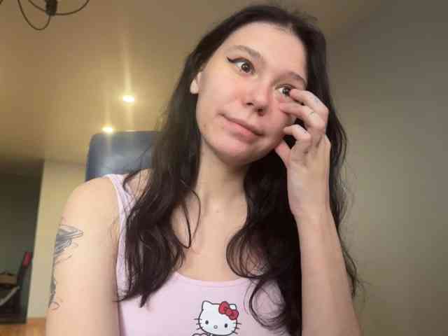 PinkDolly18 webcam