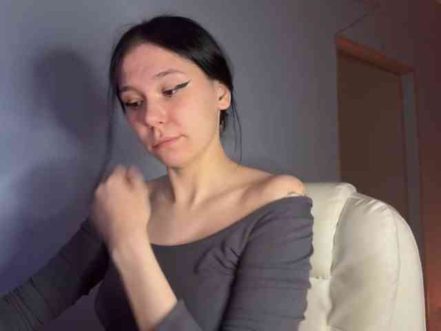 PinkDolly18 webcam