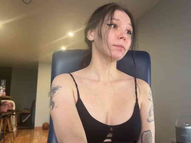 PinkDolly18 webcam