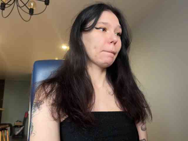PinkDolly18 webcam