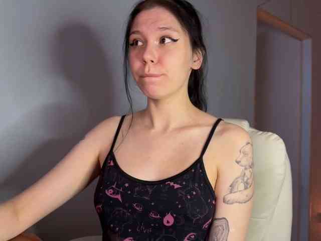 PinkDolly18 webcam