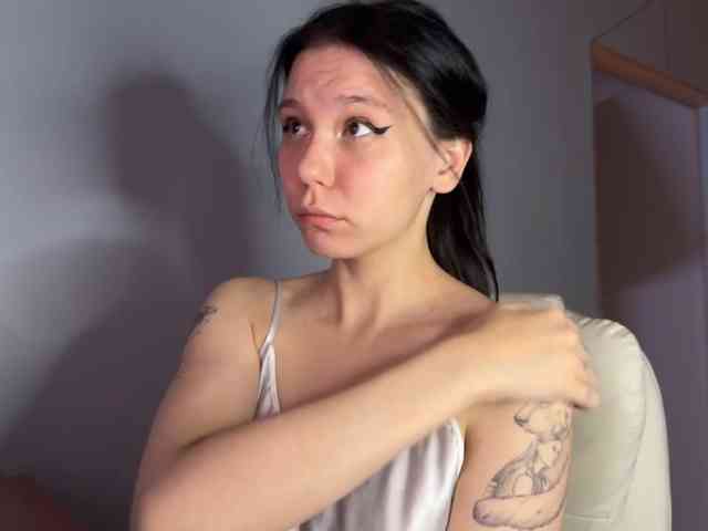 PinkDolly18 webcam