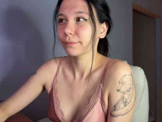 PinkDolly18 webcam