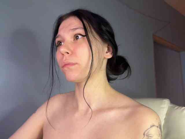 PinkDolly18 webcam