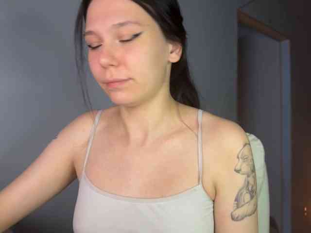 PinkDolly18 webcam
