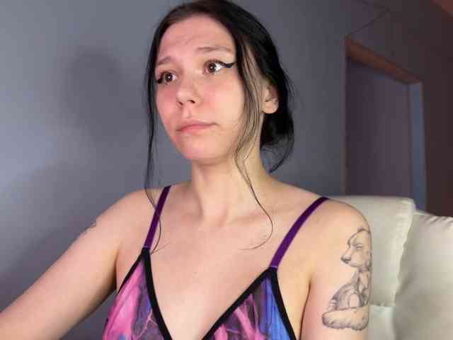 PinkDolly18 webcam