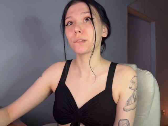 PinkDolly18 webcam
