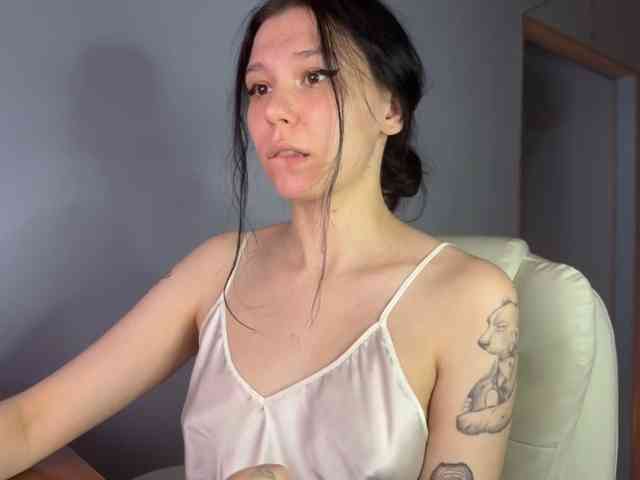 PinkDolly18 webcam