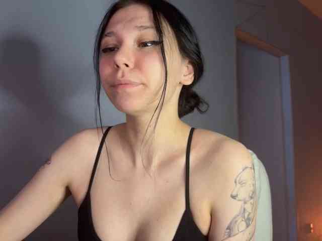 PinkDolly18 webcam