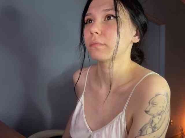 PinkDolly18 webcam