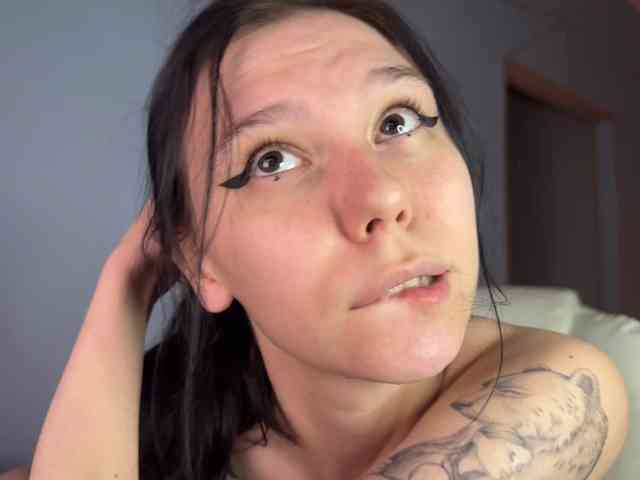 PinkDolly18 webcam