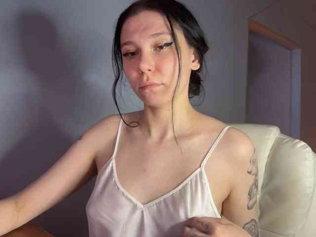 PinkDolly18 webcam