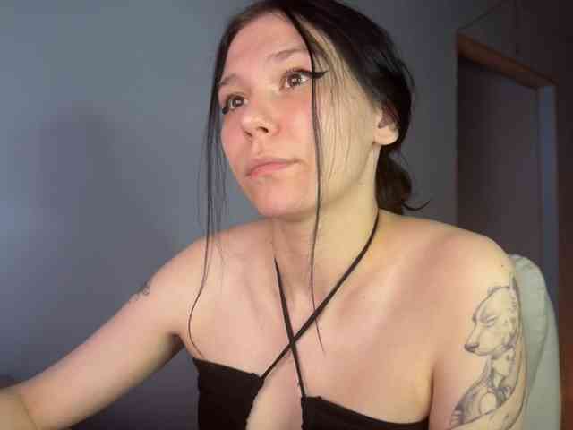 PinkDolly18 webcam