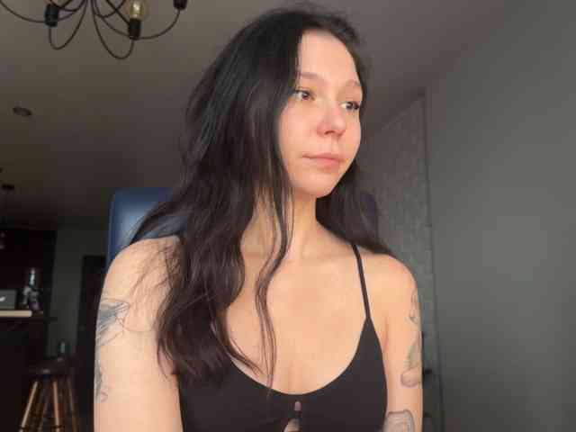 PinkDolly18 webcam
