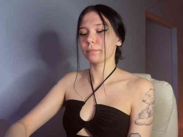 PinkDolly18 webcam