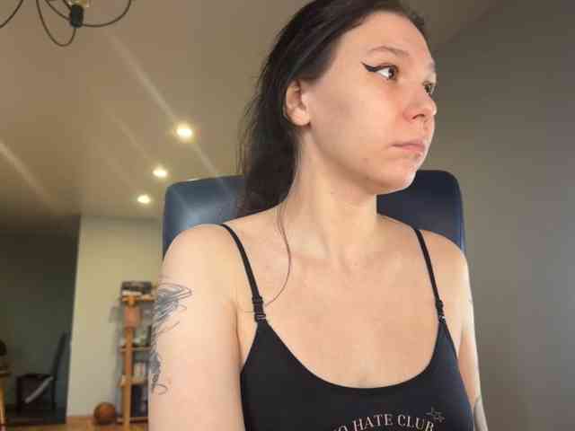 PinkDolly18 webcam