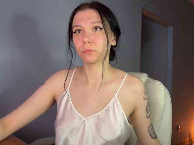 PinkDolly18 webcam