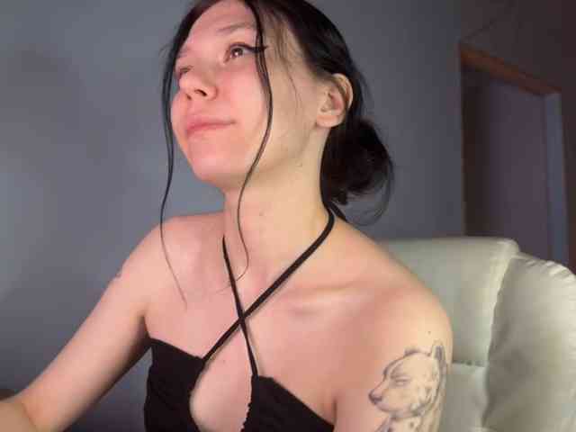PinkDolly18 webcam