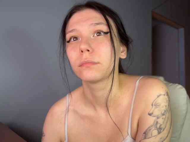 PinkDolly18 webcam