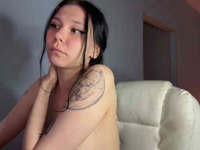 PinkDolly18 webcam