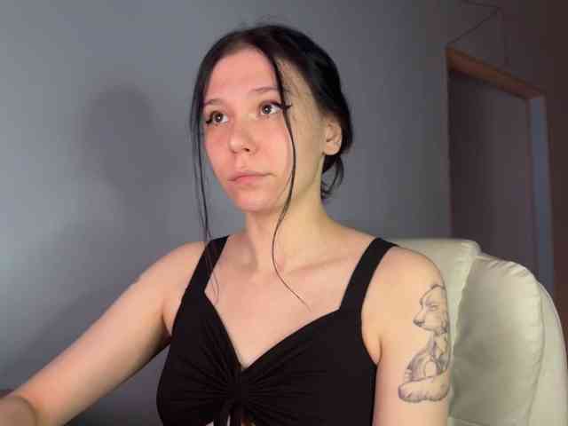 PinkDolly18 webcam