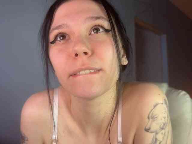 PinkDolly18 webcam