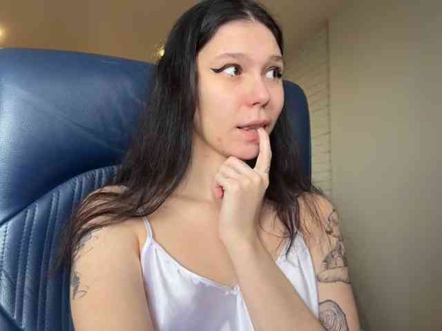 PinkDolly18 webcam