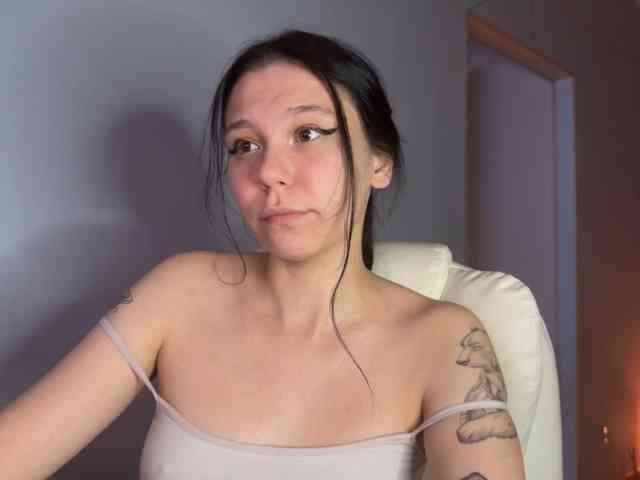 PinkDolly18 webcam
