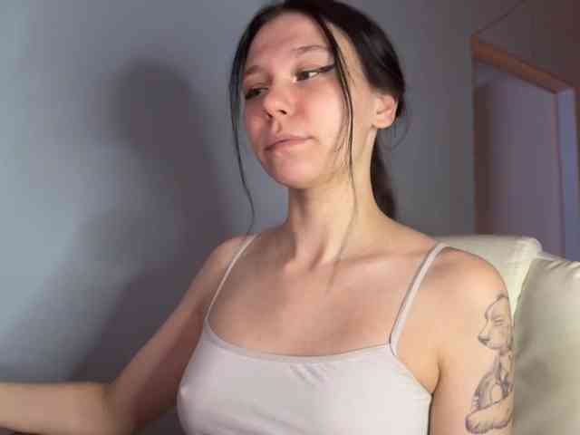 PinkDolly18 webcam