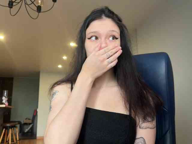 PinkDolly18 webcam