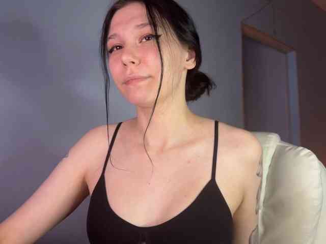 PinkDolly18 webcam