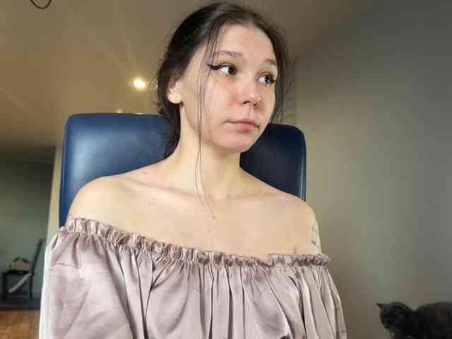 PinkDolly18 webcam