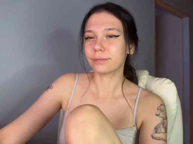 PinkDolly18 webcam