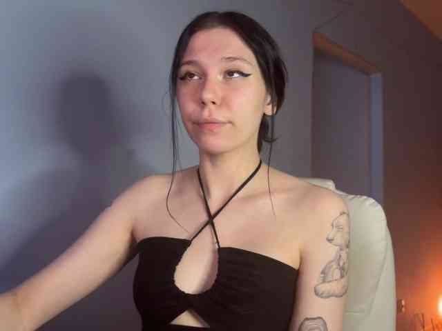 PinkDolly18 webcam