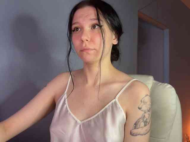 PinkDolly18 webcam