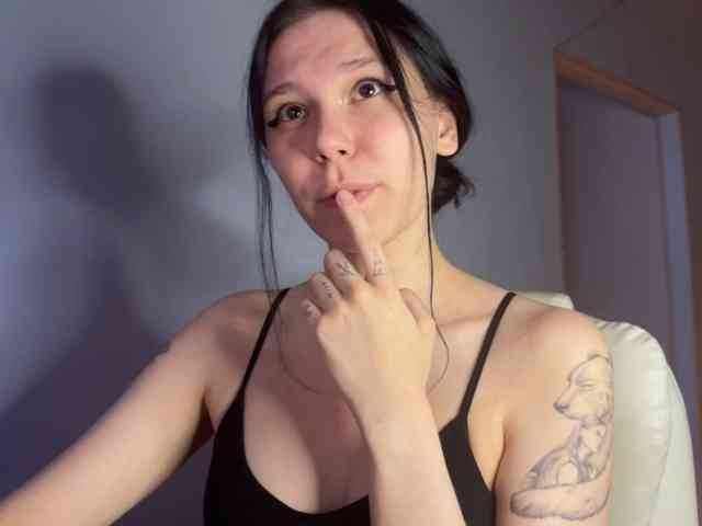 PinkDolly18 webcam