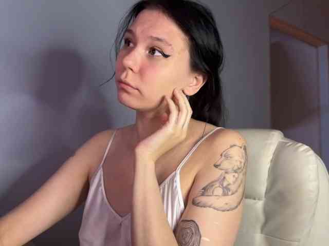 PinkDolly18 webcam