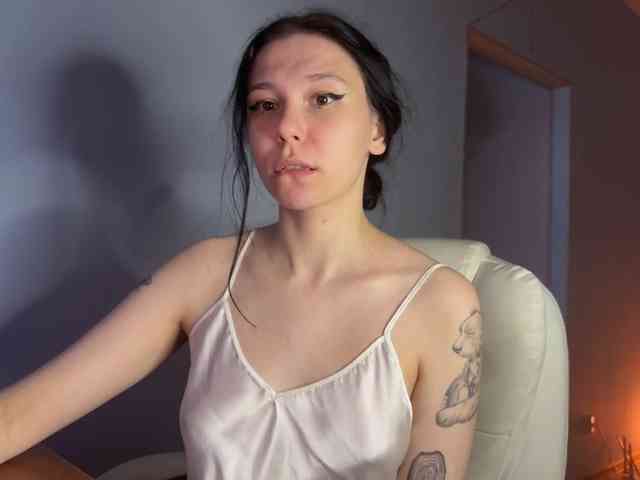 PinkDolly18 webcam