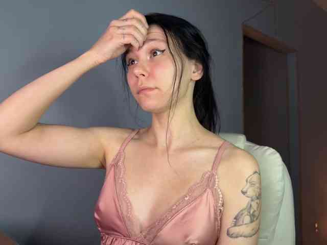 PinkDolly18 webcam